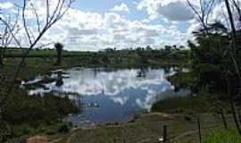 Serra dos Aimors - Serra dos Aimors-MG-Lago  beira da Rodovia-Foto:carlos roberto rocha santana