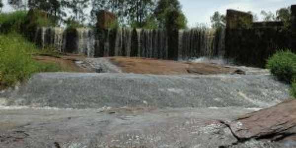 Cachoeira. Por Otvio Nunes