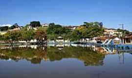 Silvianpolis - Lago e parcial da cidade de Silvianpolis-MG-Foto:STen Costa Manso