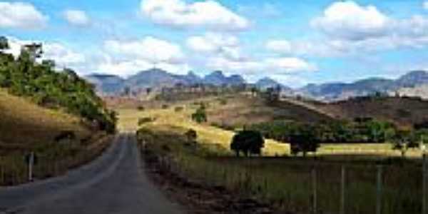 Vista da Rodovia MG-850 em Sobral Pinto-Foto:Jorge A. Ferreira Jr