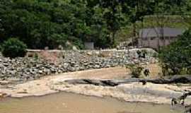 Tabajara - Casa de fora e obras da PCH no Rio Manhuau em Tabajara-MG-Foto:Gustavo Sturzenecker