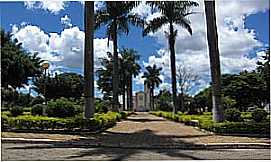 Taiobeiras - Taiobeiras-MG-Praa da Matriz de So Sebastio-Foto:Rmulo Henok