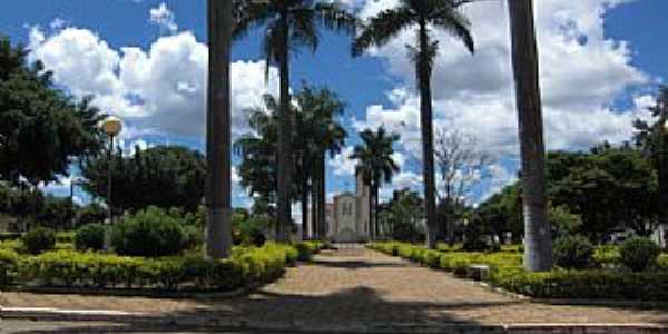 Taiobeiras-MG-Praa da Matriz de So Sebastio-Foto:Rmulo Henok