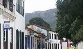 Tiradentes - Tiradentes-MG-Rua Direita com a Serra de So Jos ao fundo-Foto:Josue Marinho