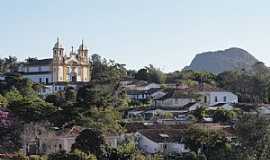 Tiradentes - Tiradentes-MG-Vista parcial da cidade e ao fundo a Serra de So Jos-Foto:Paulo Yuji Takarada