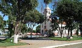 Tumiritinga - Tumiritinga-MG-Praa e Matriz do Sagrado corao de Jesus-Foto:Izaides