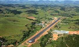 Ub - Ub-MG-Vista da nova pista do aeroporto-Foto:aguibrum