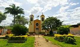 Ubaporanga - Ubaporanga-MG-Praa e Igreja de So Sebastio-Foto:sgtrangel