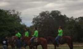 Valo Fundo - Cavaleiros prontos para a corrida de argolinha, Por Mrcia Regina Trindade