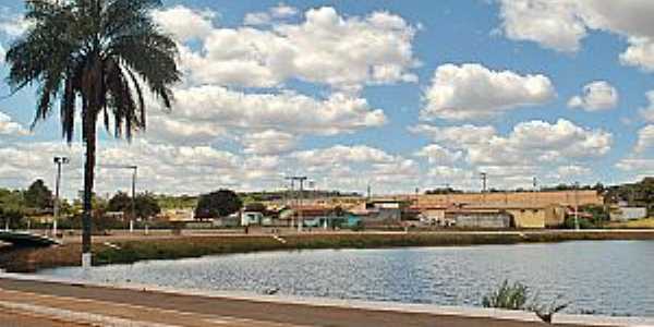 Lagoa, belo carto postal de Varjo de Minas 