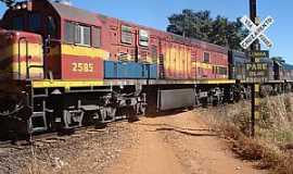 Zelndia - Zelndia-MG-Locomotiva na cidade-Foto:cbnetto007