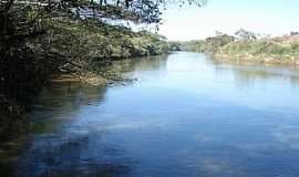 Zelndia - Zelndia-MG-Rio  margem da cidade-Foto:cbnetto007