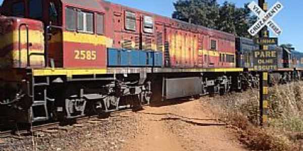 Zelndia-MG-Locomotiva na cidade-Foto:cbnetto007