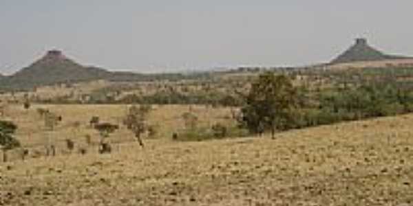 Morros do Chapu e da Tijela-Foto:Juvenal Coelho Ribei[Panoramio]