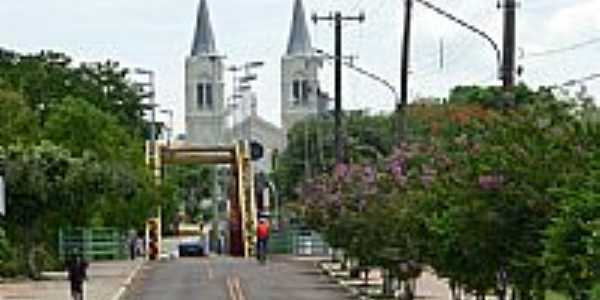 Ponte e ao fundo a Igreja-Foto:Gberstel