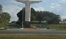 Jate - Cristo Redentor na entrada de Jate-Foto:Paulo Yuji Takarada