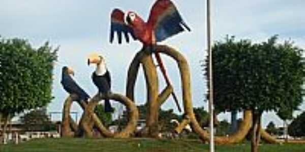 Monumento dos Tucanos em Navira-MS-Foto:robram2004