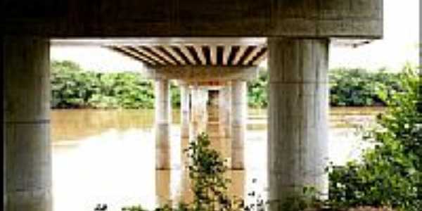 Vista por baixo da Ponte Sobre o Rio Cuiab em Acorizal - MT por heliopox