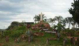 Alcantilado - Alcantilado-MT-Cristo no Trevo de acesso-Foto:Minoru Onoe