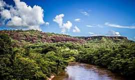 Alcantilado - Alcantilado-MT-Rio Garas-Foto:Rodolfo Roca