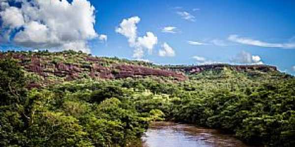 Alcantilado-MT-Rio Garas-Foto:Rodolfo Roca