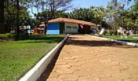 Campo Novo do Parecis - Praa da Cultura construida em 1992, e ao fundo Biblioteca Pblica Municipal-Foto:xandy rolim