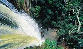 Chapada dos Guimares - Chapada dos Guimares-MT-Cachoeira Vu de Noiva vista de cima-Foto:Suzana Barbosa Camargo