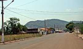 Rio Branco - Rio Branco-MT-Rua com a serra ao fundo-Foto:Edson Cavalari