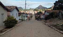 Buranhm - Buranhm-BA-Rua da cidade com montanhas ao fundo-Foto:Facebook