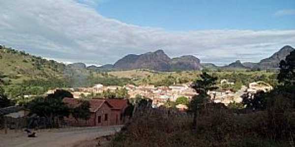 Buranhm-BA-Vista parcial da cidade com montanhas ao fundo-Foto:Facebook