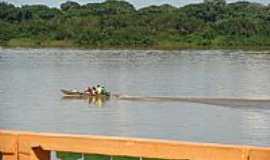 So Flix do Araguaia - ndios na voadeira no Rio Araguaia em So Flix do Araguaia-MT-Foto:Ludmila_Miranda