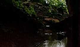 Tangar da Serra - Gruta com reflexo Serra do Parecis