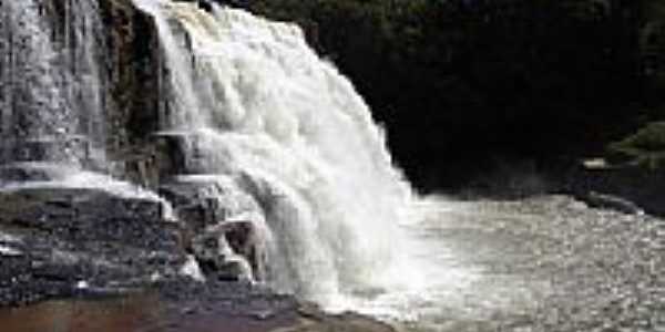 Cachoeira no Rio So Domingos em Torixoru-MT-Foto:elizeualmeidafesa