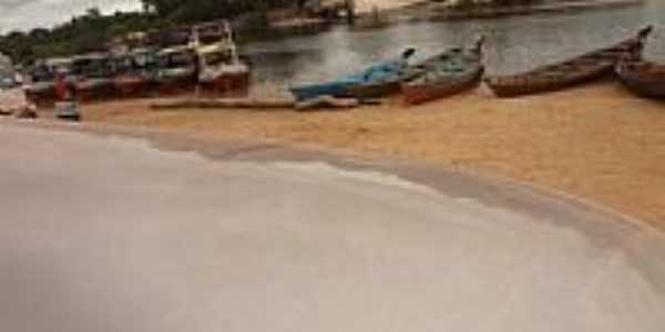 Apinags-PA-Barcos de pesca na beira do Rio Araguaia-Foto:Luciana Pires Tia Lu