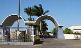 Cachoeira - Prtico do IAENE-Faculdades Adventistas da Bahia-BR 101-Capoeiruu-Cachoeira-Foto:Henrique de BORBA