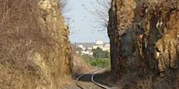 Cacul-BA-Ferrovia entre as rochas-Foto:Sinsio Prates Filho 