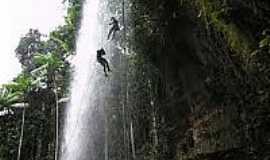 Brasil Novo - Rapel na Cachoeira Planaltina em Brasil Novo-Foto:nacaoturismo.com.br