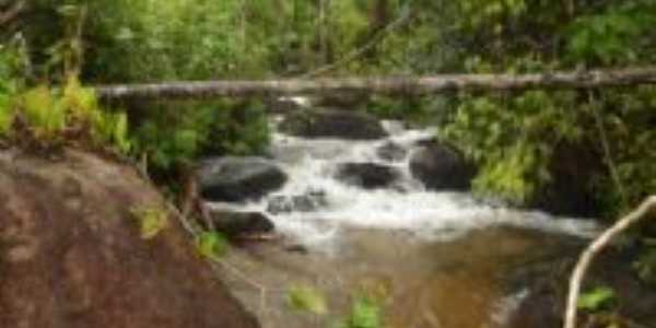 cachoeira na colnia Unio, Por ana