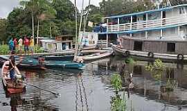 Itatup - Itatup-PA-Barcos ancorados no Rio Gurup-Foto:Pedro Alves Vieira