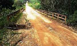 Caiubi - Caiubi-BA-Ponte na estrada de Caiubi-Foto:itapebiacontece.