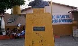 Marab - Marab-PA-Busto do fundador da cidade,Francisco Coelho-Foto:Nando Cunha