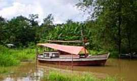 Santa Brbara do Par - Barco na Vila de Genipaba-Foto:Odilson S 