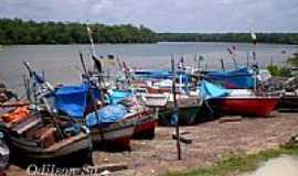 So Caetano de Odivelas - Barcos de pesca no Rio Mojuim em So Caetano de Odivelas-PA-Foto:Odilson S