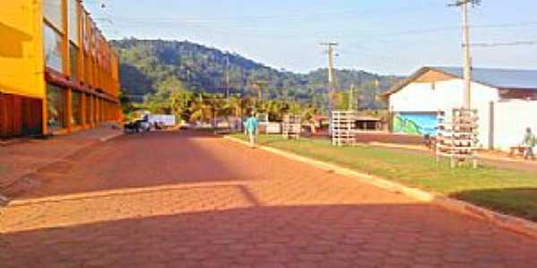 Tucum-PA-Avenida dos Estados e ao fundo o Monte Tucum-Foto:Angela Rodrigues