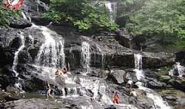 Bananeiras - Cachoeira do Roncador - PB, Localizada entre os municpios de Pirpirituba e Bananeiras