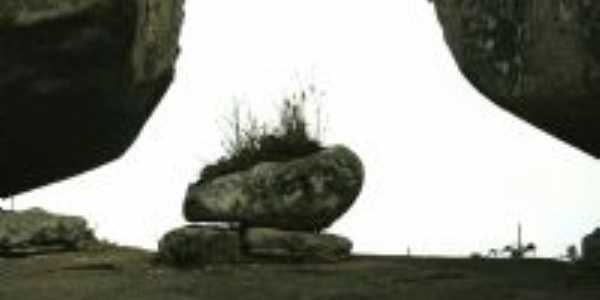  Pedra dos Namorados  ( situada na Pedra de S. Antonio ), Por Fábio Leão