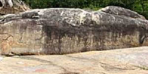 A Pedra de Ingá,Sítio Arqueológico,com inscrições Rupestres,mais famoso do mundo em Ingá-PB-Foto:Ten Rech