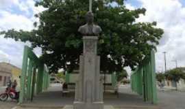 Itabaiana - busto de epitcio pessoa, nome dado a essa praa. foto arquivo nivaldo nas trilhas, Por nivaldo nas trilhas de itabaiana pb.