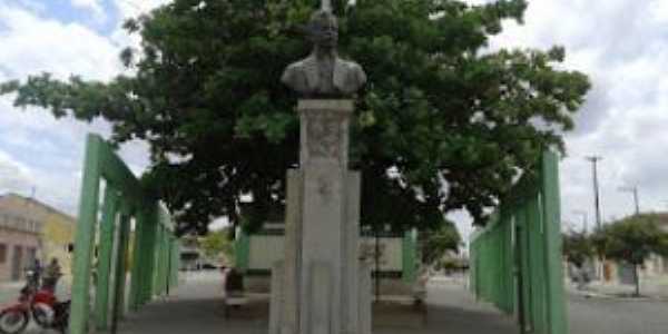 busto de epitcio pessoa, nome dado a essa praa. foto arquivo nivaldo nas trilhas, Por nivaldo nas trilhas de itabaiana pb.