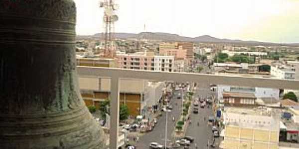 Patos PB - Avenida Solon de Lucena - Vista da Torre da Catedral. Foto: Batistinha Linhares.